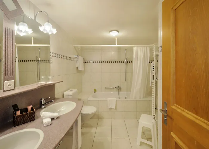 Arc-en-ciel Hotel 4*